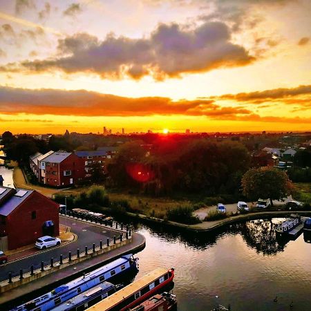 Balcony Marina Apartment With City Skyline Views - Free Secure Parking Manchester Eksteriør bilde