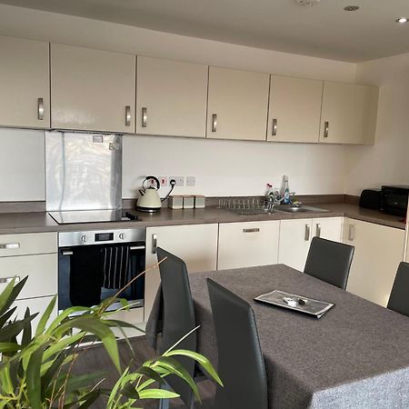 Balcony Marina Apartment With City Skyline Views - Free Secure Parking Manchester Eksteriør bilde