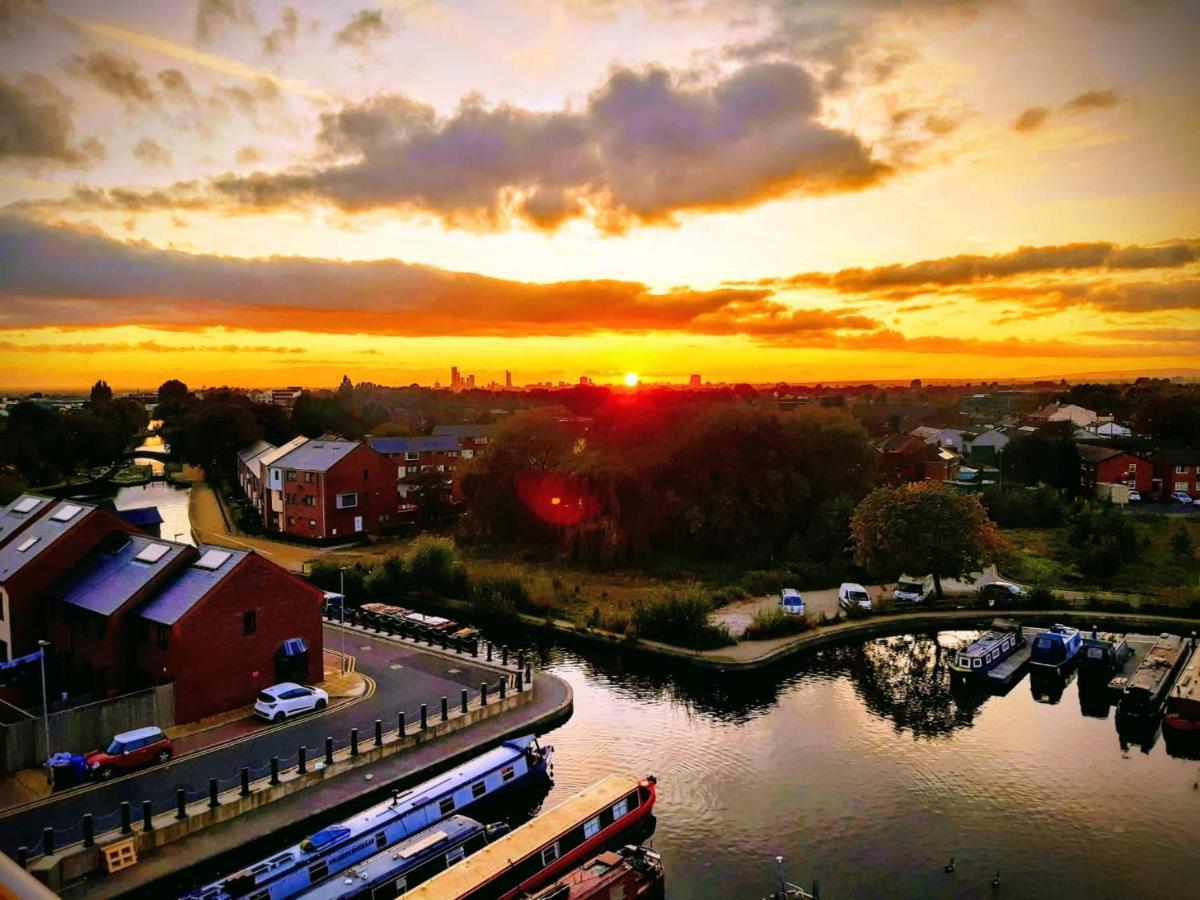 Balcony Marina Apartment With City Skyline Views - Free Secure Parking Manchester Eksteriør bilde