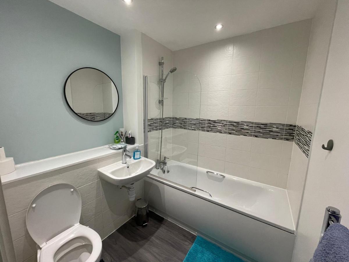Balcony Marina Apartment With City Skyline Views - Free Secure Parking Manchester Eksteriør bilde