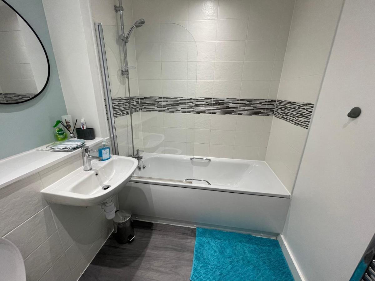Balcony Marina Apartment With City Skyline Views - Free Secure Parking Manchester Eksteriør bilde